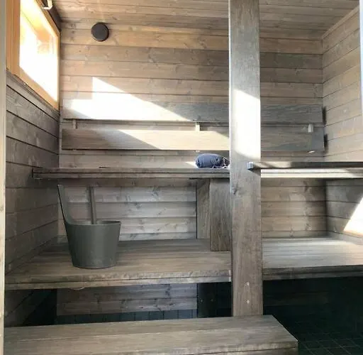 Talo Pyhae-haekin Kansallispuiston Kupeessa * Saarijärvi